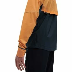 On | Men's Weather Jacket -True Motion Sales Store 104.00760 M On WeatherJacket sideonbody