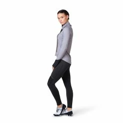 On | Women's Weather Shirt 14 On | Women's Weather Shirt -True Motion Sales Store 20300077 F onrunning weathershirt modelside