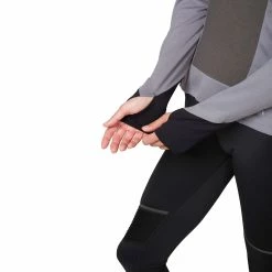 On | Women's Weather Shirt -True Motion Sales Store 20300077 F onrunning weathershirt thumbloops