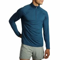 Brooks | Men's Dash 1/2 Zip - Heather Indigo Rush -True Motion Sales Store 211298407 M Brooks Dash12zip frontonbody