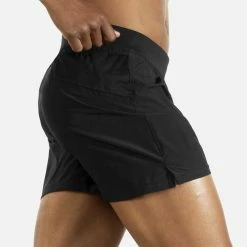 Brooks | Men's Sherpa 5" Short - Black 13 Brooks | Men's Sherpa 5" Short - Black -True Motion Sales Store 211332001 M brooks sherpa5inshort modelrun
