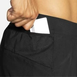 Brooks | Men's Sherpa 5" Short - Black 15 Brooks | Men's Sherpa 5" Short - Black -True Motion Sales Store 211332001 M brooks sherpa5inshort pocketdetail