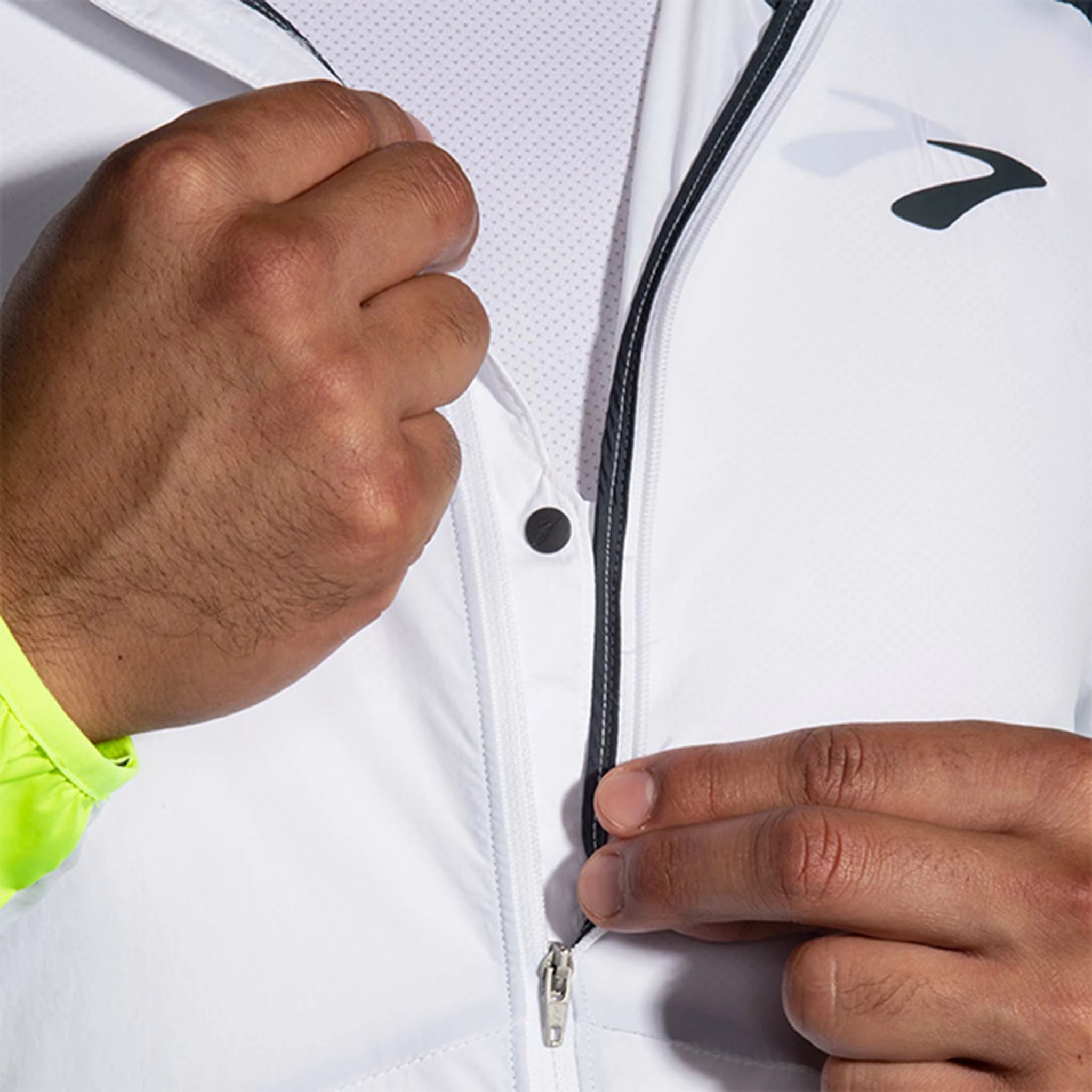 Brooks | Men's Run Visible Convertible Jacket 10 Brooks | Men's Run Visible Convertible Jacket - Image 8