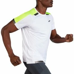 Brooks | Men's Run Visible Short Sleeve 12 Brooks | Men's Run Visible Short Sleeve -True Motion Sales Store 211409134 M Brooks RunVisibleShortSleeve front
