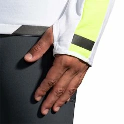 Brooks | Men's Run Visible Thermal Hoodie 14 Brooks | Men's Run Visible Thermal Hoodie -True Motion Sales Store 211411134 M Brooks RunVisibleThermalHoodie sleeves