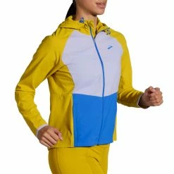 Brooks | Women's Canopy Jacket - Golden Hour -True Motion Sales Store 221521362 W Brooks CanopyJacket frontonbody