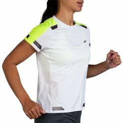 Brooks | Women's Run Visible Short Sleeve -True Motion Sales Store 221562135 W Brooks RunVisibleShortSleeve front