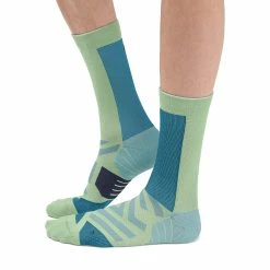 On | Men's Performance High Sock -True Motion Sales Store 364.00837 On PerformanceHighSock side