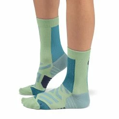 On | Women's Performance High Sock 9 On | Women's Performance High Sock -True Motion Sales Store 365.00839 On PerformanceHighSock side