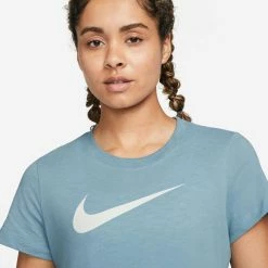Nike | Women's Dry Tee DFC Crew 8 Nike | Women's Dry Tee DFC Crew -True Motion Sales Store AQ3212 495 W Nike DryTeeDFCCrew frontclose
