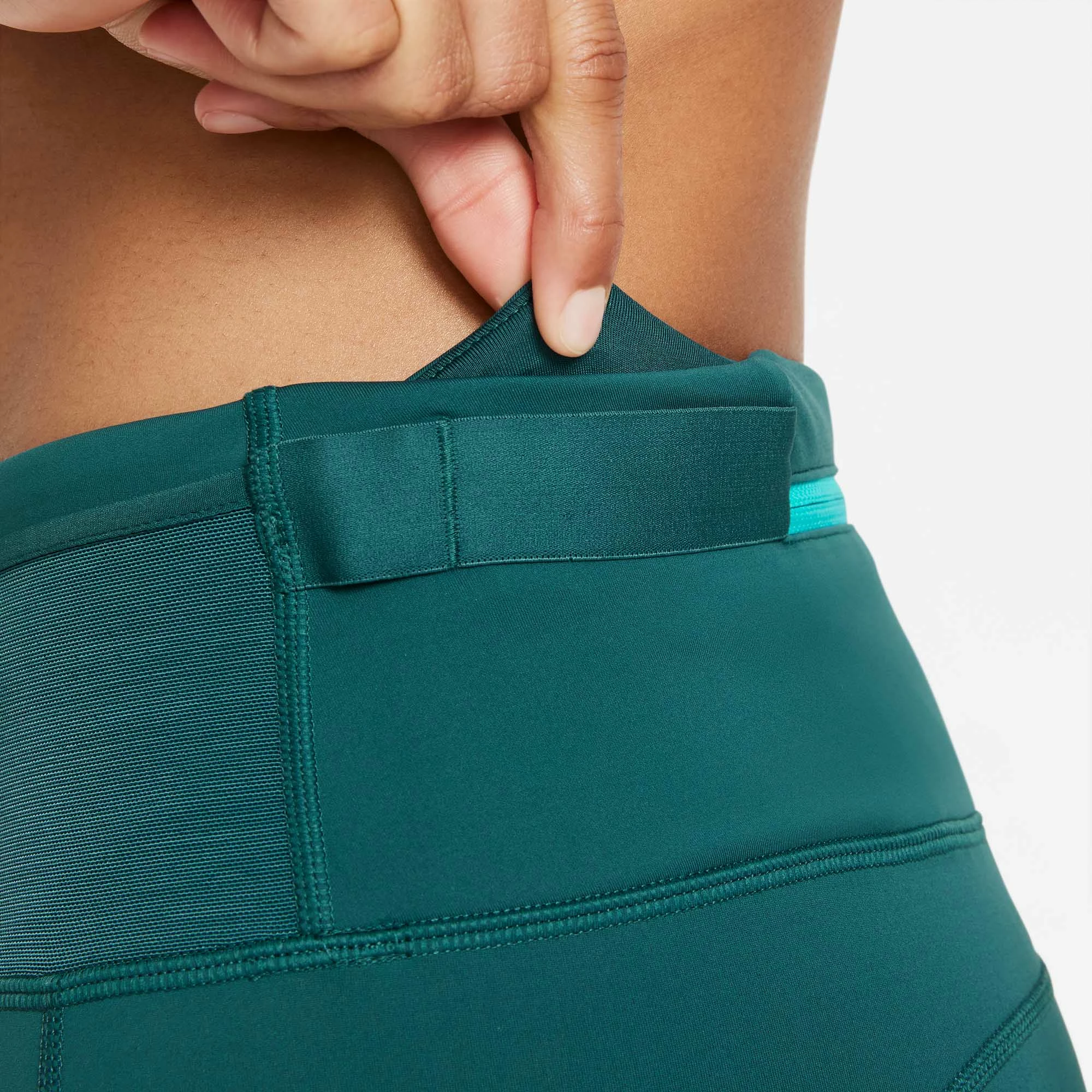 Nike | Women's Epic Luxe Tight Short Trail 7 Nike | Women's Epic Luxe Tight Short Trail - Image 5