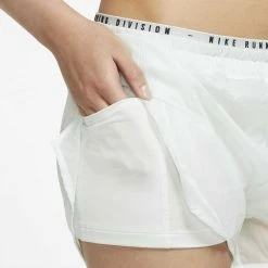 Nike | Women's Run Division Tempo Luxe 2 In 1 13 Nike | Women's Run Division Tempo Luxe 2 In 1 -True Motion Sales Store DA1280394 F nike rundivtempolux2in1 sidepocket