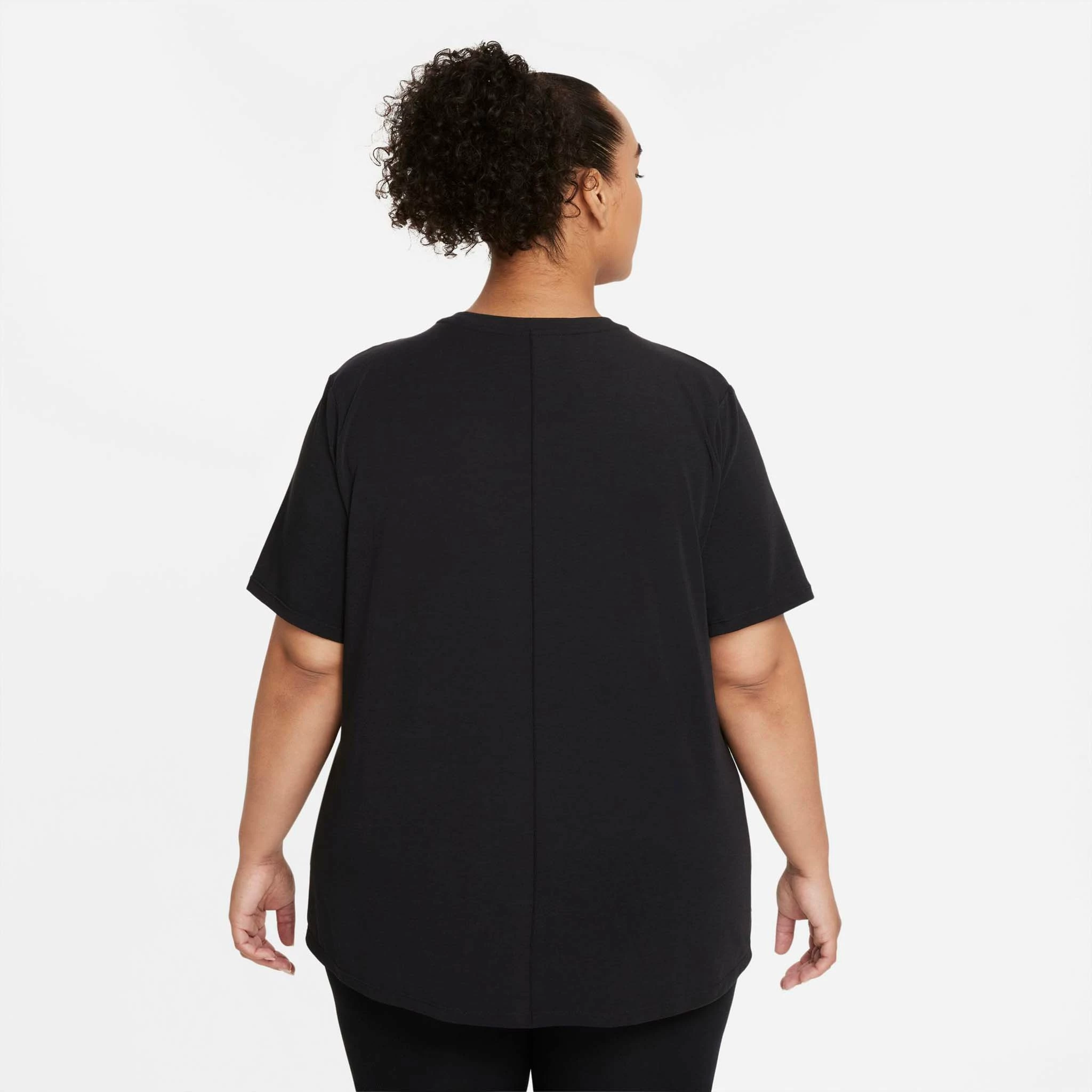 Nike | Women's Dri-FIT ONE Standard Fit Short-Sleeve Top (Plus Size) 4 Nike | Women's Dri-FIT ONE Standard Fit Short-Sleeve Top (Plus Size) - Image 2