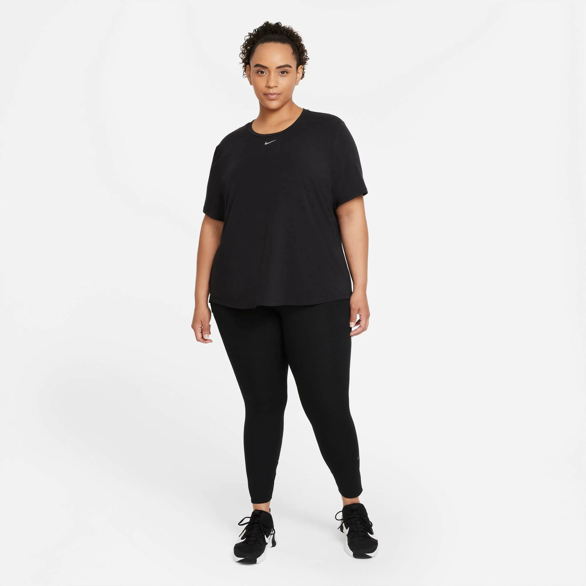 Nike | Women's Dri-FIT ONE Standard Fit Short-Sleeve Top (Plus Size) 5 Nike | Women's Dri-FIT ONE Standard Fit Short-Sleeve Top (Plus Size) - Image 3