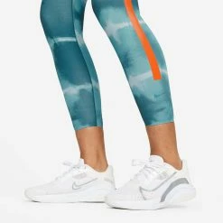 Nike | Women's One Luxe DF MR Tight AOP -True Motion Sales Store DM7619 058 W NikeOneLuxeDFMRTightAOP bottom