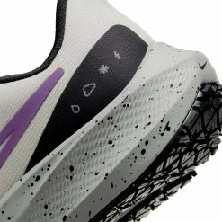 Nike | Women's Air Zoom Pegasus 39 Shield Running Shoes - Light Bone 15 Nike | Women's Air Zoom Pegasus 39 Shield Running Shoes - Light Bone -True Motion Sales Store DO7626 003 W Nike Pegasus39Shield heel