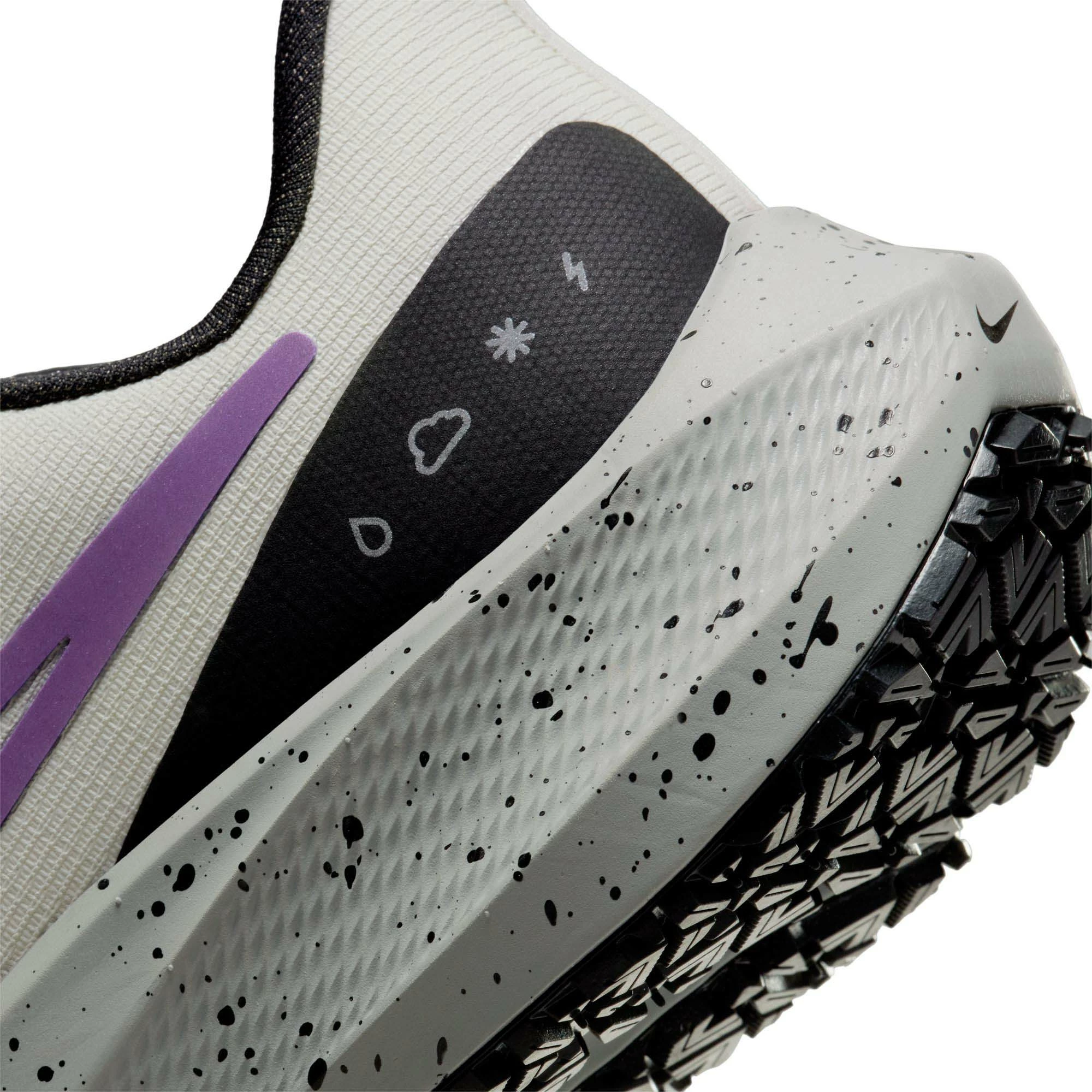 Nike | Women's Air Zoom Pegasus 39 Shield Running Shoes - Light Bone 6 Nike | Women's Air Zoom Pegasus 39 Shield Running Shoes - Light Bone - Image 4