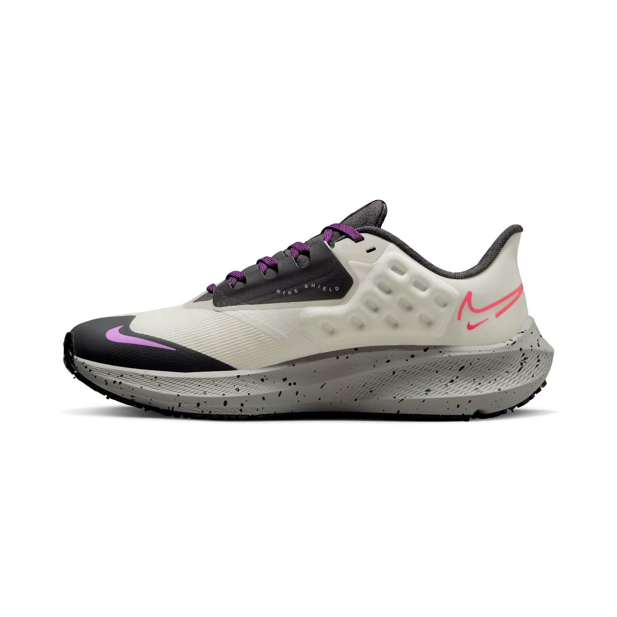 Nike | Women's Air Zoom Pegasus 39 Shield Running Shoes - Light Bone 8 Nike | Women's Air Zoom Pegasus 39 Shield Running Shoes - Light Bone - Image 6
