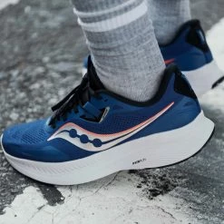 Saucony | Men's Guide 15 Running Shoes 13 Saucony | Men's Guide 15 Running Shoes -True Motion Sales Store Guide15 Male Lifestyleimagery