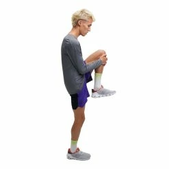 On | Men's Performance-T Long -True Motion Sales Store M113.00416 M On Performance TLong sidefullbody