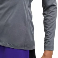 On | Men's Performance-T Long -True Motion Sales Store M113.00416 M On Performance TLong sleeve