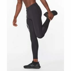 2XU | Men's Aero Vent Compression Tights -True Motion Sales Store MA6529bBLKSRF M 2xu aeroventcomptight modelside