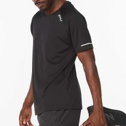 2XU | Men's Aero Tee - Black 9 2XU | Men's Aero Tee - Black -True Motion Sales Store MR6557ablksrf M aerotee modelstretch