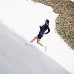 On | Women's Weather Jacket 29 On | Women's Weather Jacket -True Motion Sales Store W20400248 F onrunning weatherjacket modelrun