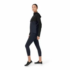 On | Women's Weather Jacket 18 On | Women's Weather Jacket -True Motion Sales Store W20400248 F onrunning weatherjacket modelside