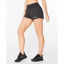 2XU | Women's Aero 2-in-1 3 Inch Short 13 2XU | Women's Aero 2-in-1 3 Inch Short -True Motion Sales Store WR6533BBLKSRF F 2xu aero2in13inshort modelside