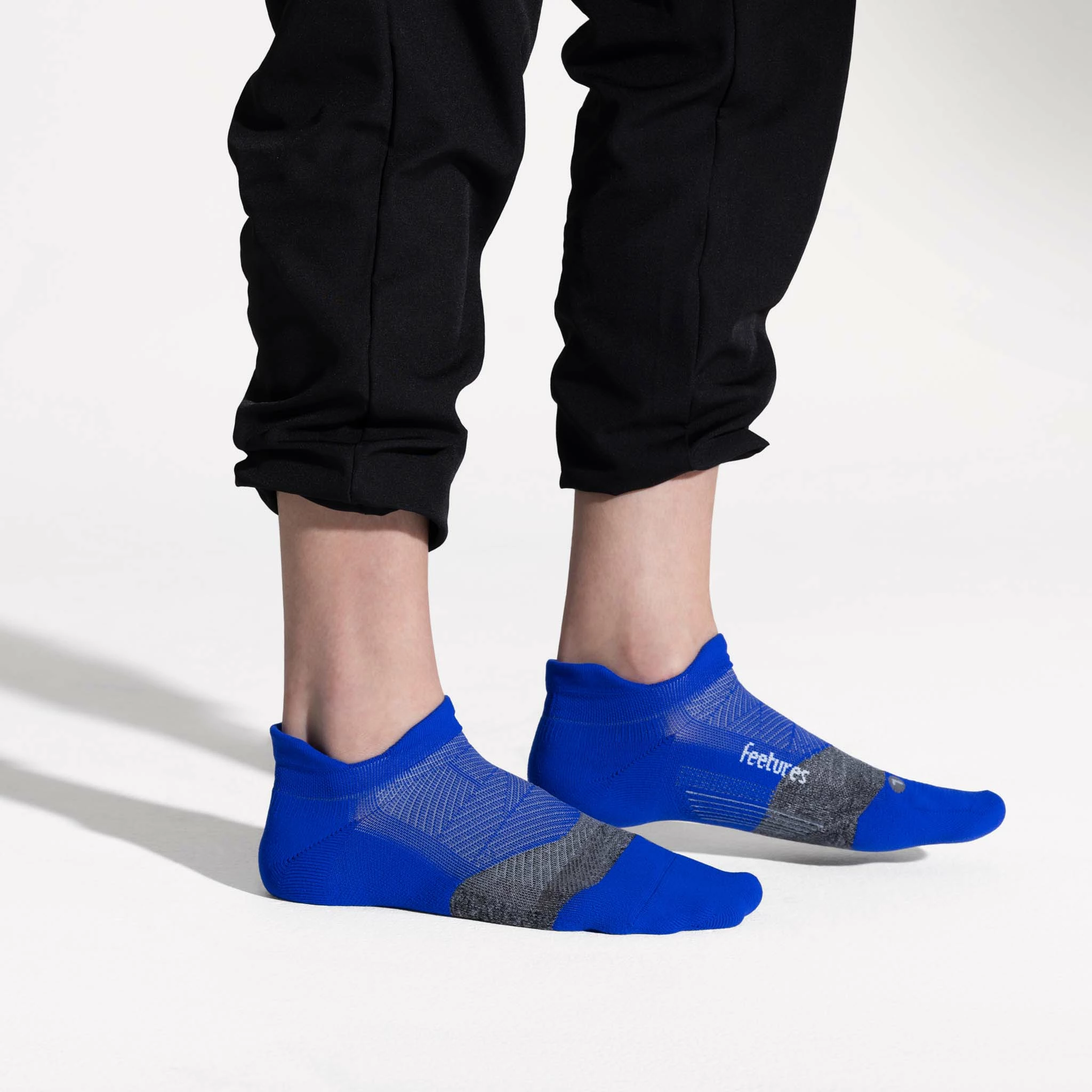 Feetures | Unisex Elite Light Cushion No Show Tab Solid 4 Feetures | Unisex Elite Light Cushion No Show Tab Solid - Image 2