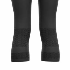 Compressport | Women's Trail Under Control Pirate 3/4 Length Tights 11 Compressport | Women's Trail Under Control Pirate 3/4 Length Tights -True Motion Sales Store cs044623 f compressport trail ucpirate34 backlegs 1