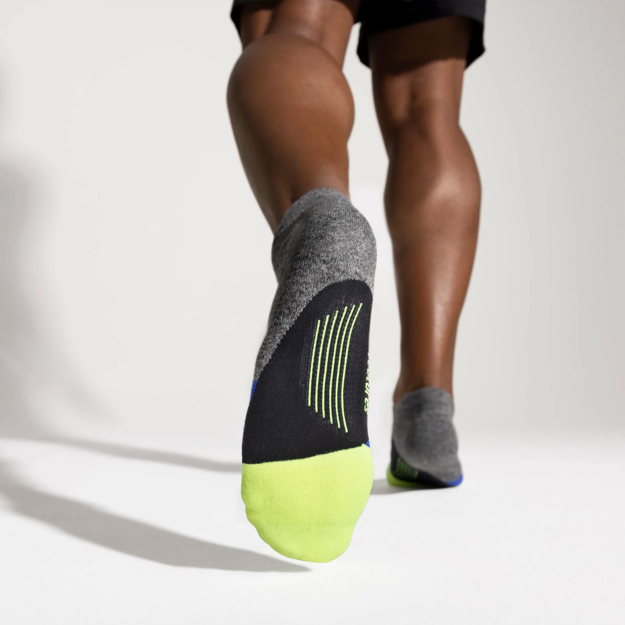 Feetures | Unisex Elite Light Cushion No Show Tab - Glowing Gray 4 Feetures | Unisex Elite Light Cushion No Show Tab - Glowing Gray - Image 2